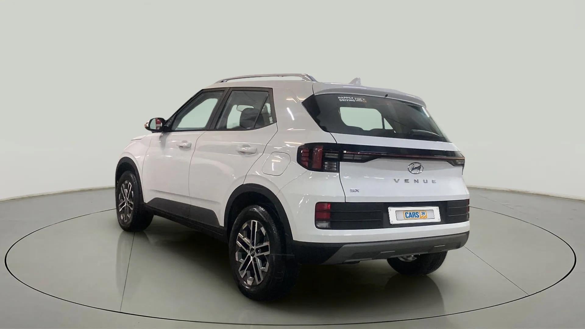 Rear three-quarter of a Hyundai Venue