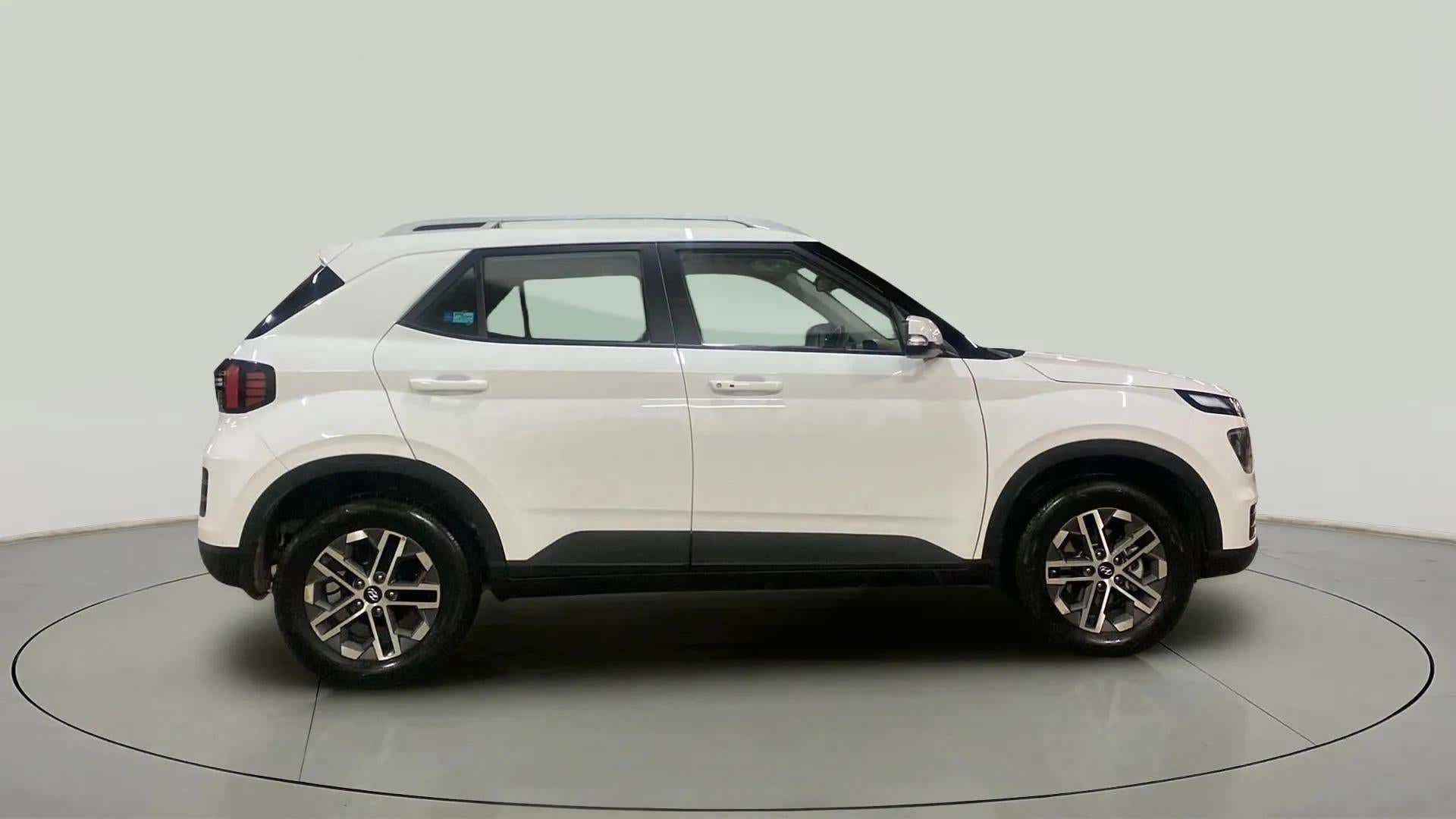 Side view of a Atlas White Hyundai Venue
