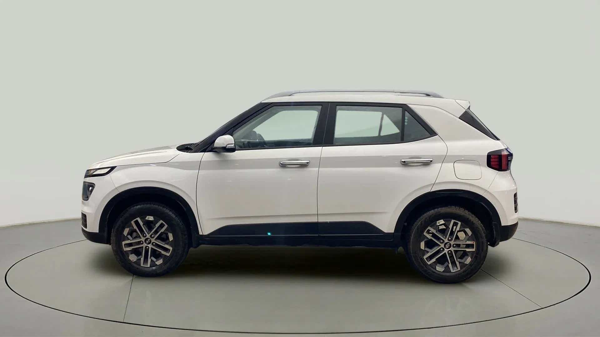 Side view of a Atlas White Hyundai Venue