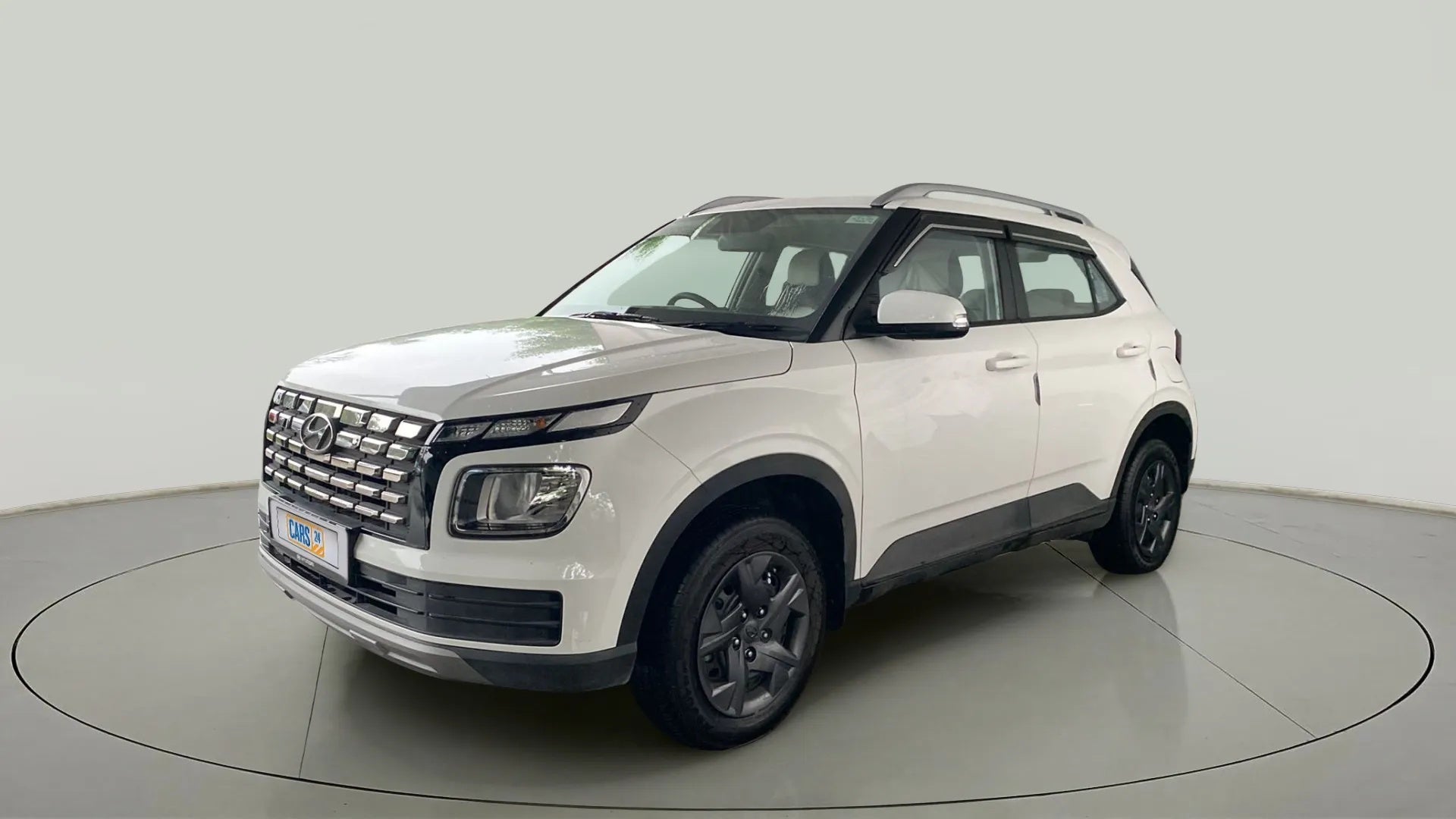 Front three-quarter view of a Atlas White Hyundai Venue