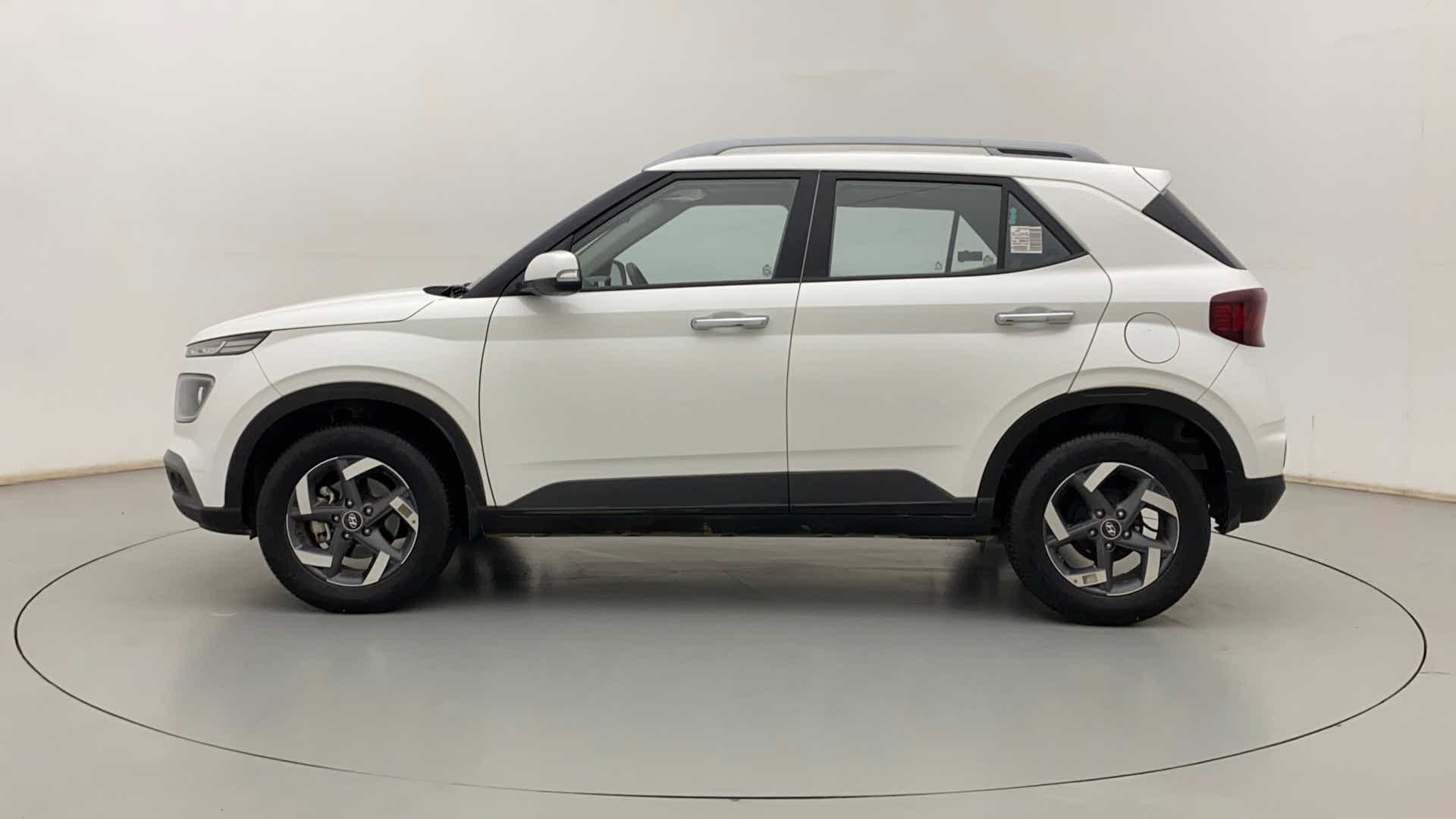 Side view of a Atlas White Hyundai Venue