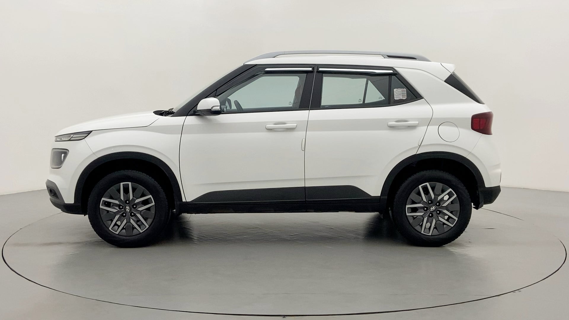 Side view of a Atlas White Hyundai Venue