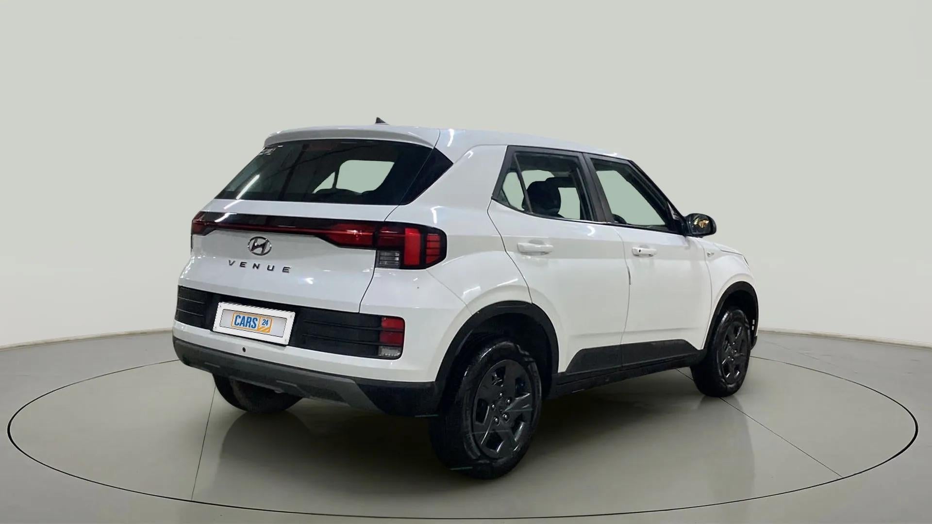 Rear three-quarter of a Hyundai Venue