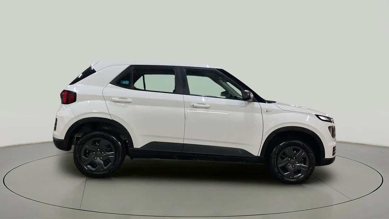 Side view of a Atlas White Hyundai Venue