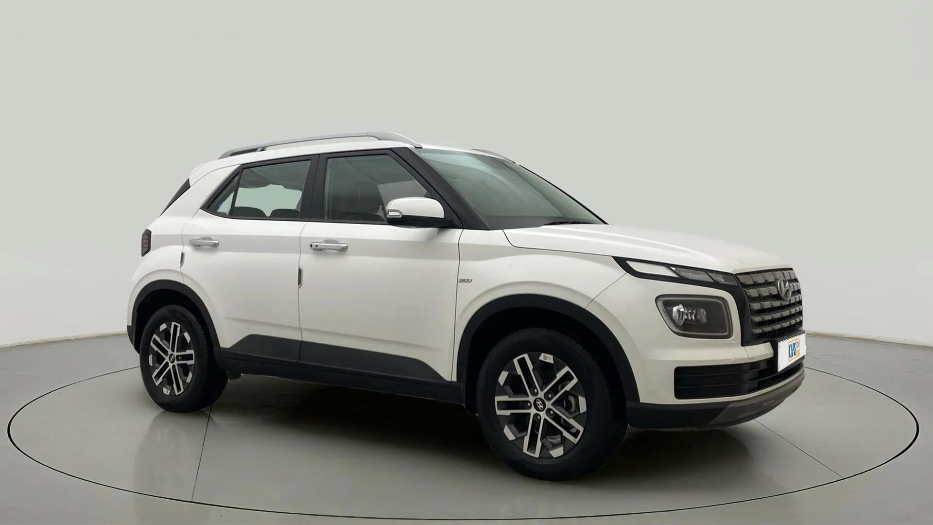 Front three-quarter view of a atlas white Hyundai Venue