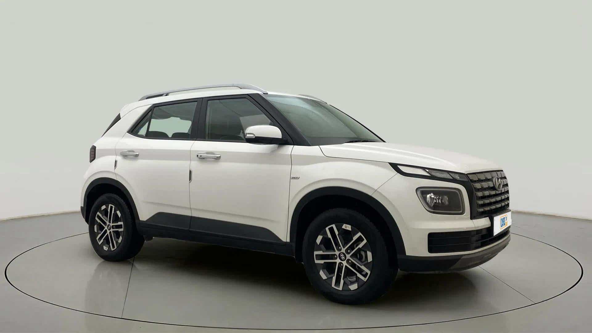 Front three-quarter view of a atlas white Hyundai Venue