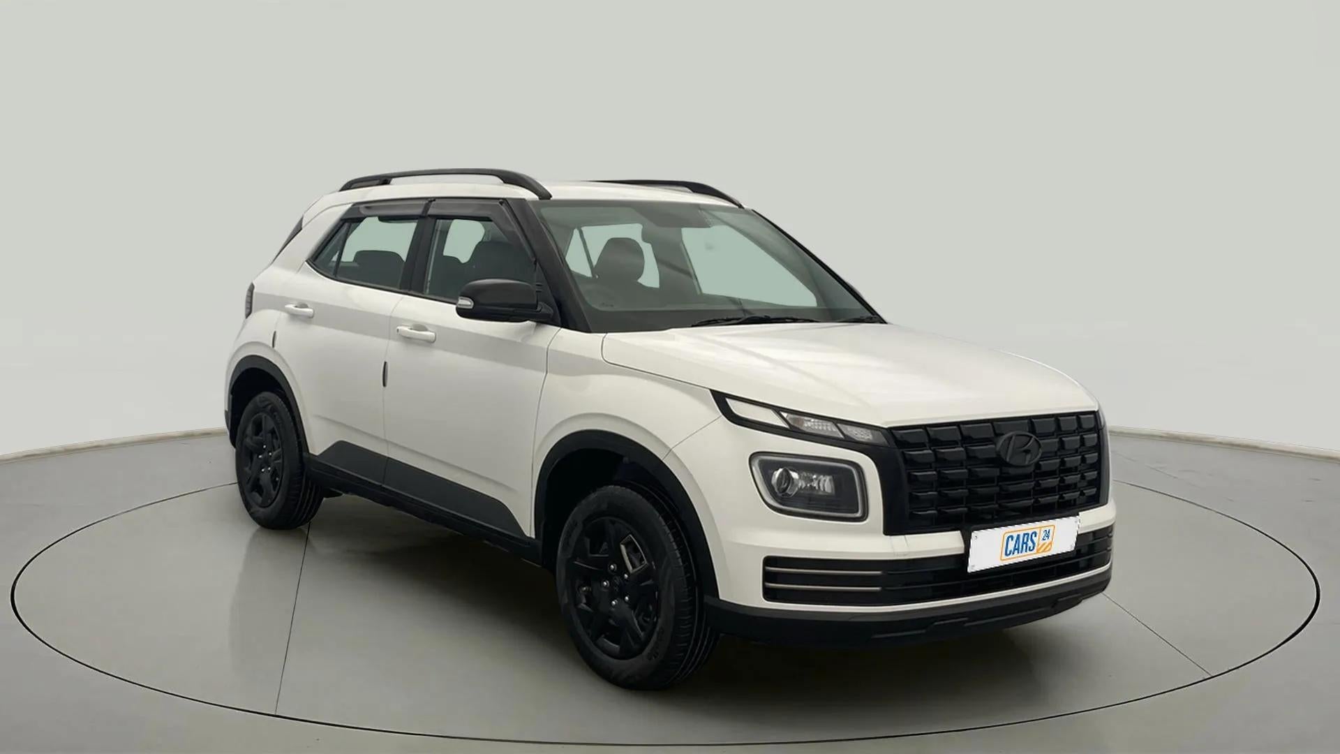 Front three-quarter view of a Atlas White Hyundai Venue