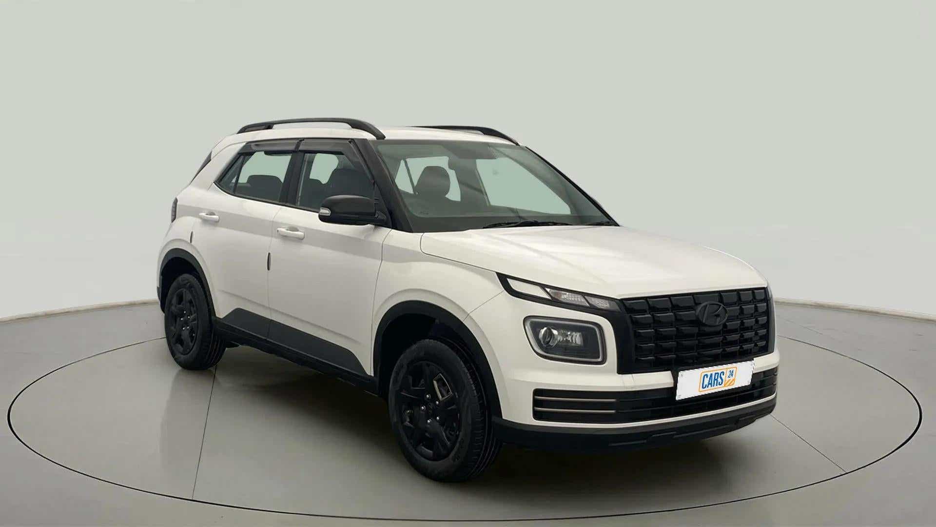 Front three-quarter view of a Atlas White Hyundai Venue