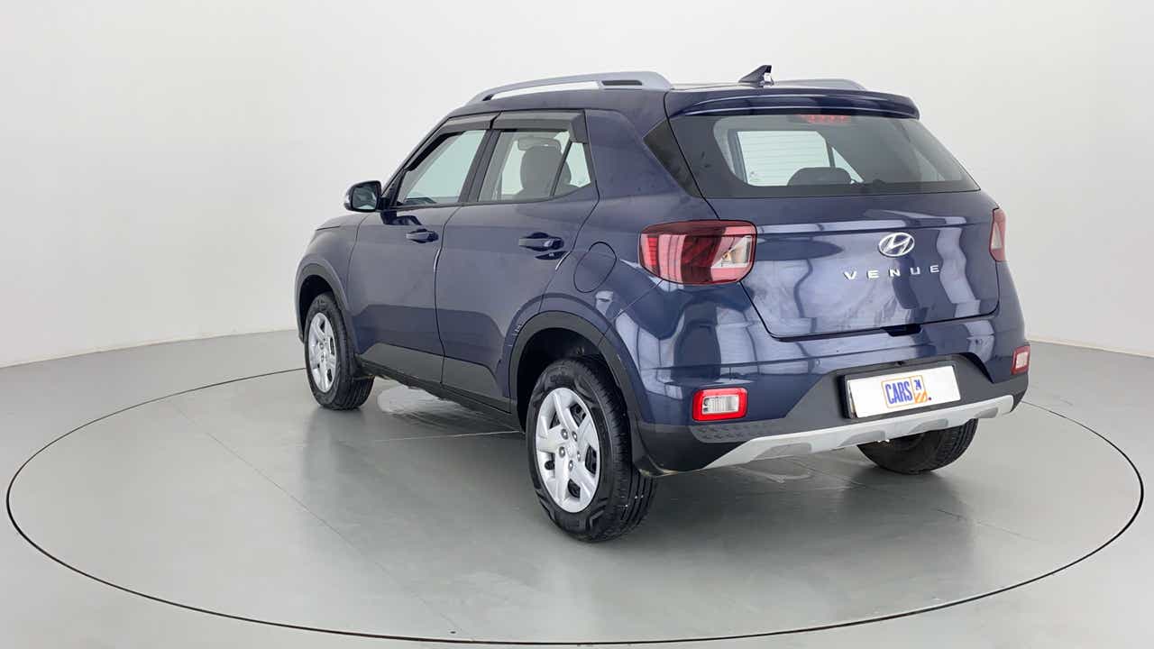 Rear three-quarter of a Hyundai Venue