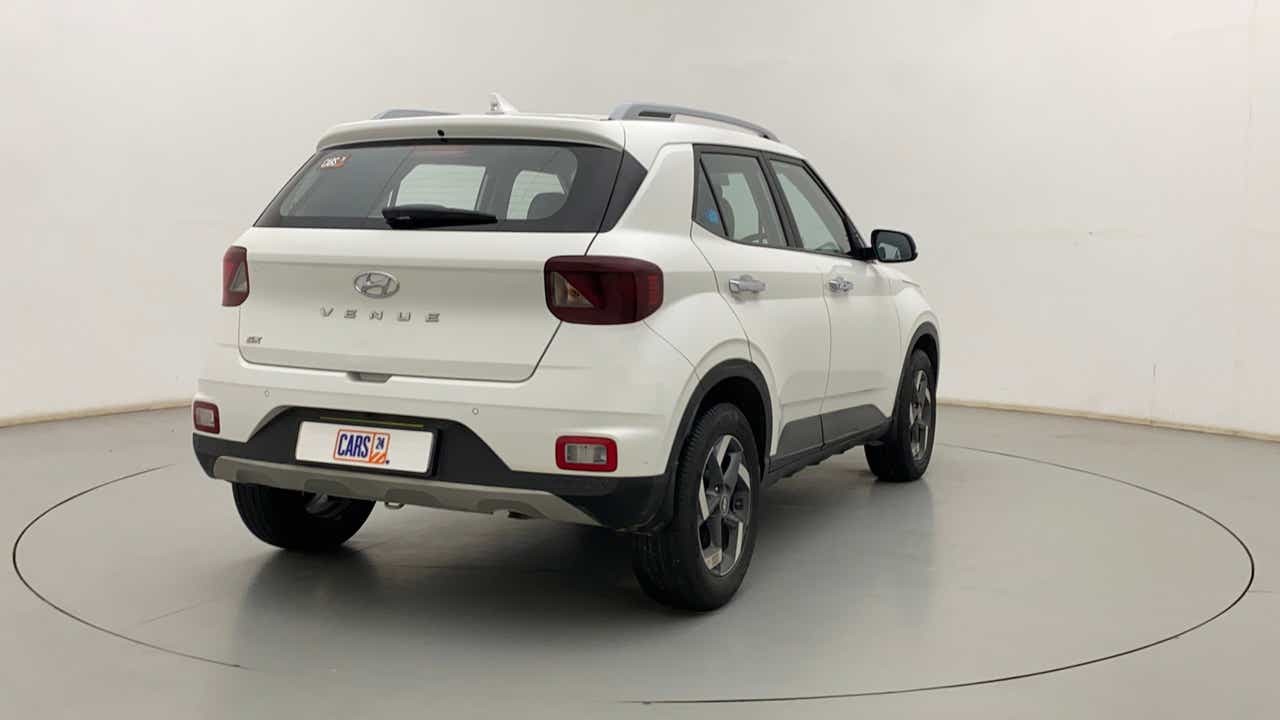 Rear three-quarter of a Hyundai Venue