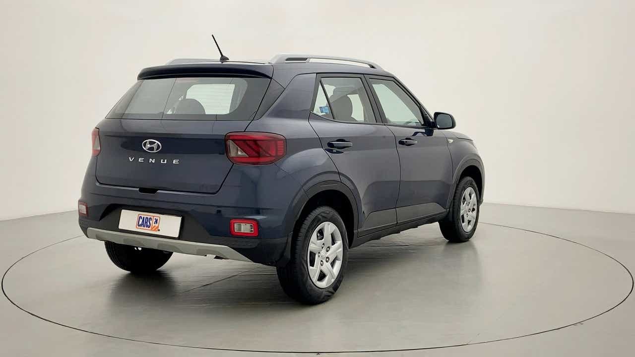 Rear three-quarter of a Hyundai Venue