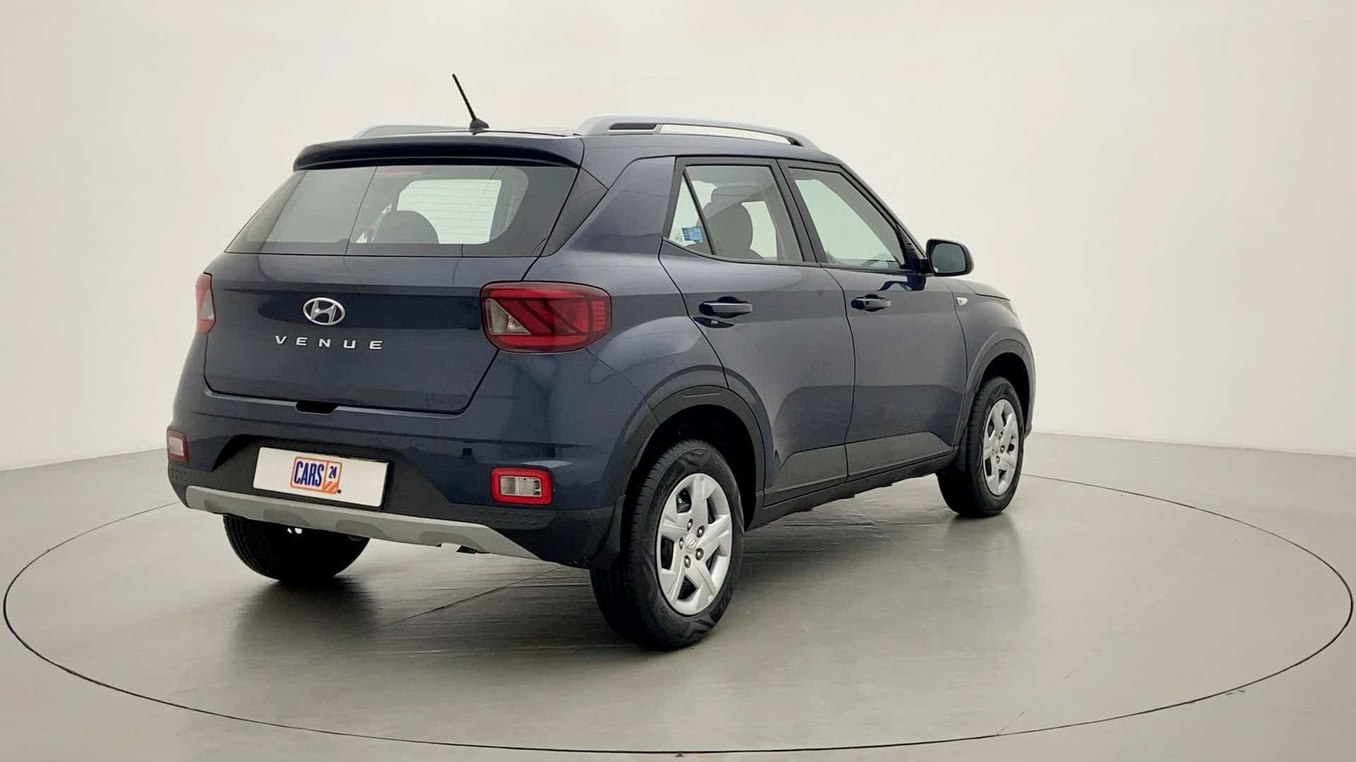 Rear three-quarter of a Hyundai Venue