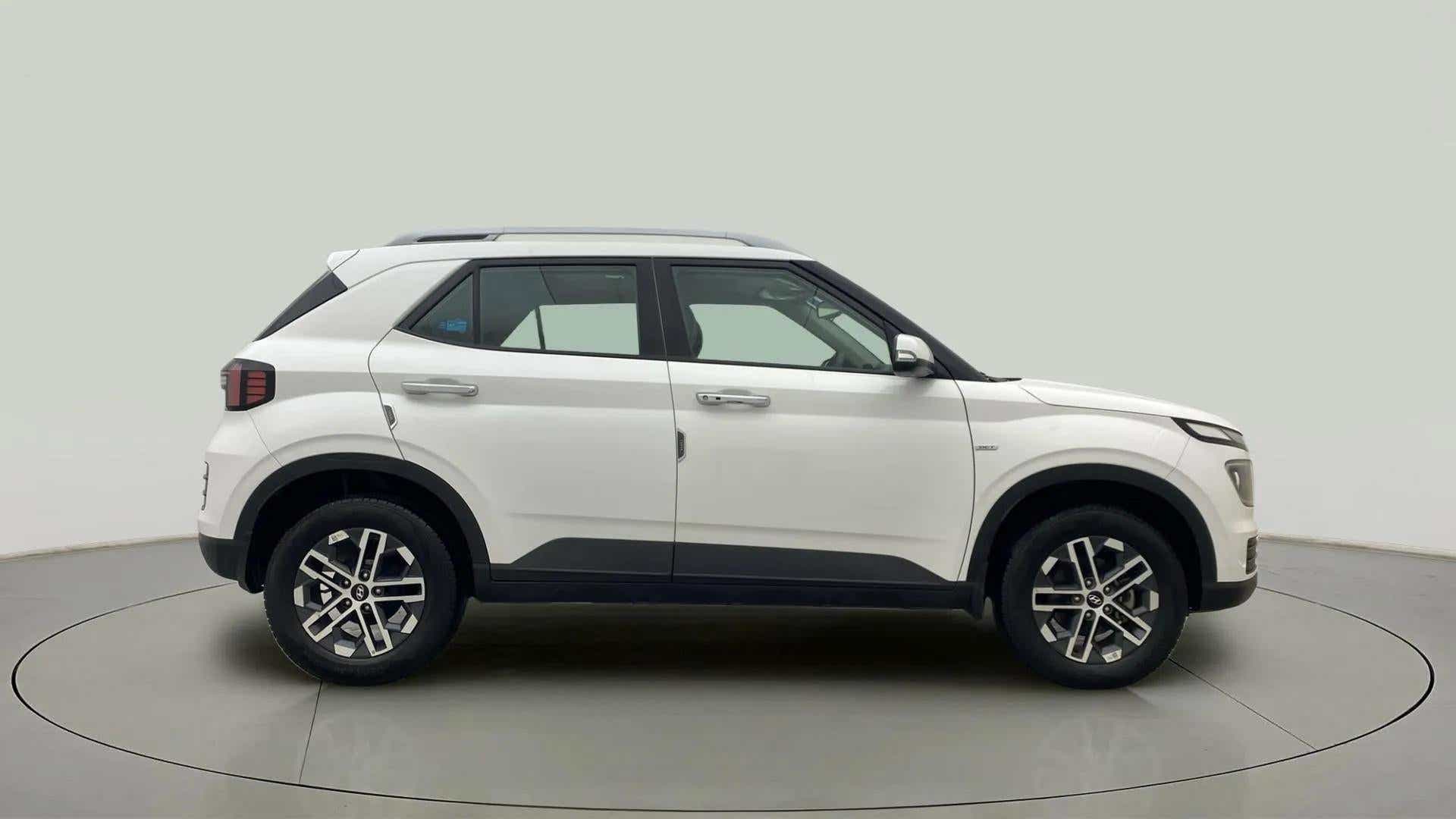 Side view of a Atlas White Hyundai Venue