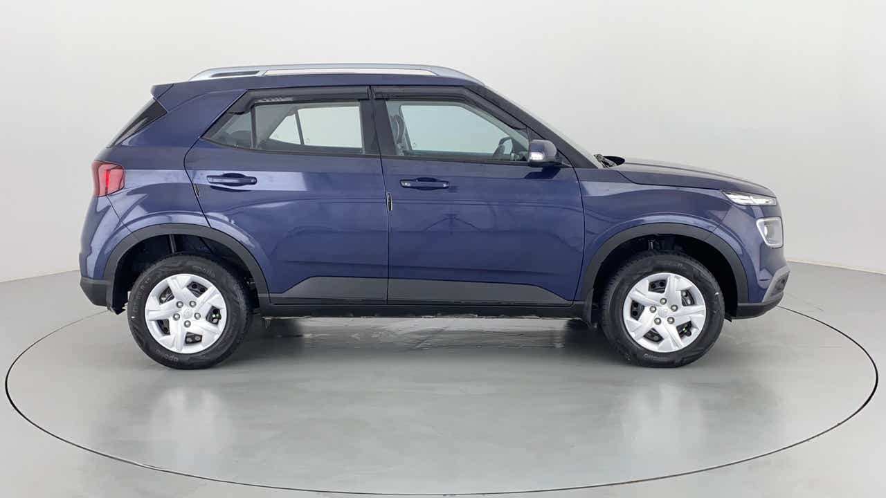 Side view of a Denim Blue Hyundai Venue