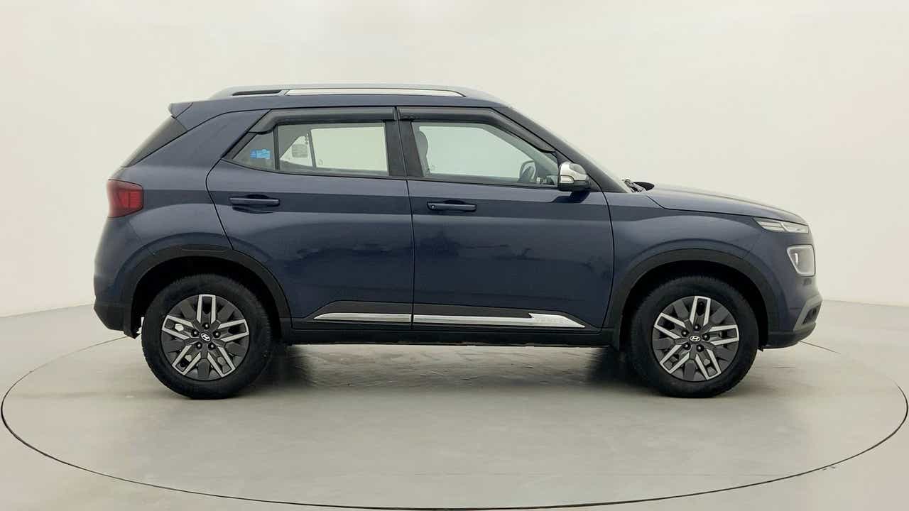 Side view of a Denim Blue Hyundai Venue