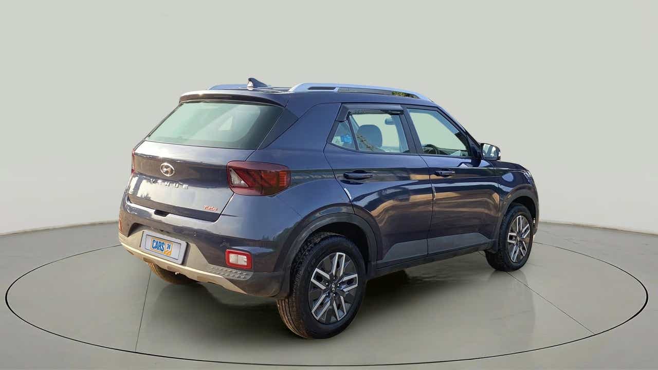 Rear three-quarter of a Hyundai Venue