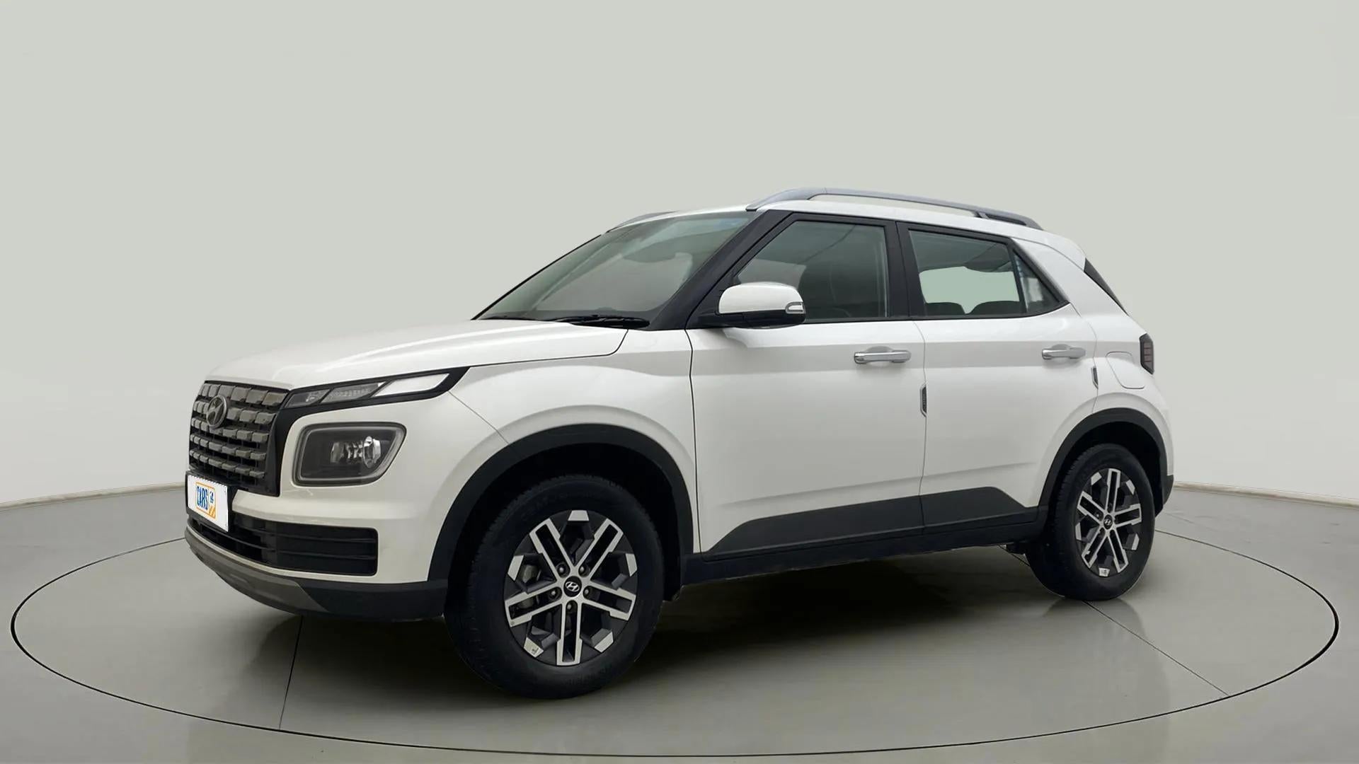 Front three-quarter view of a atlas white Hyundai Venue