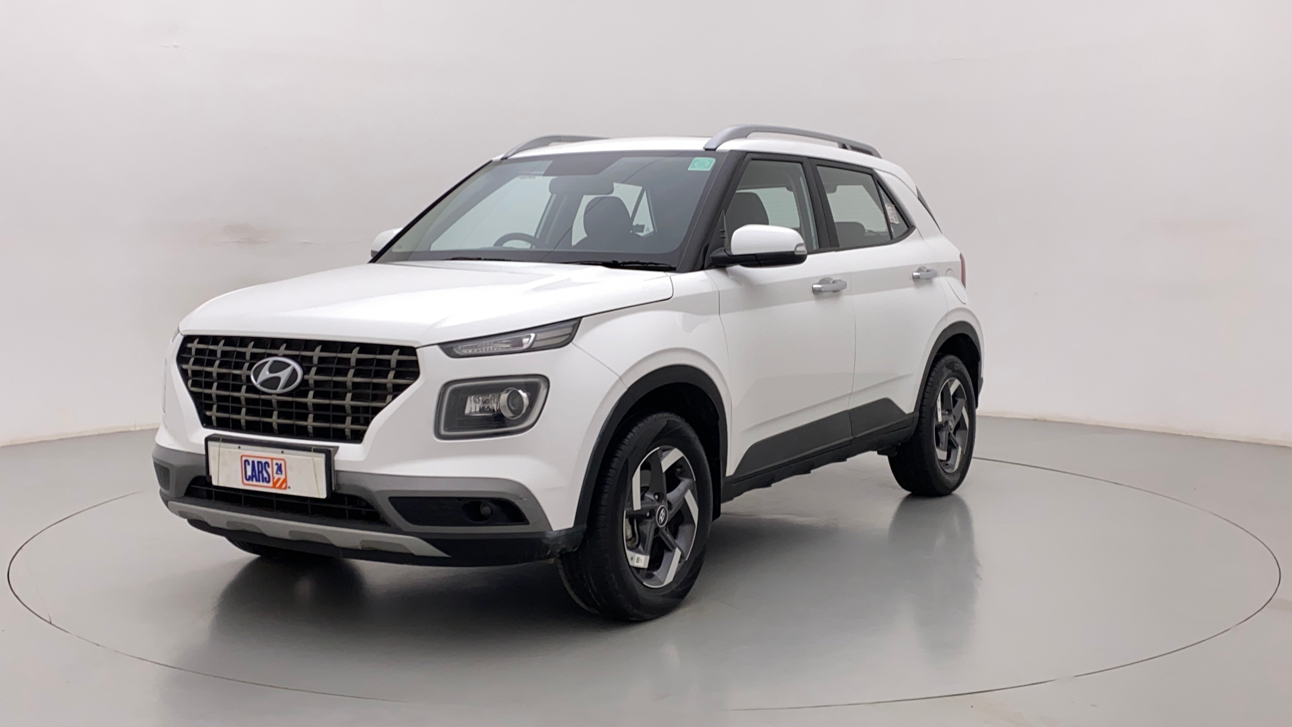 Front three-quarter of a Atlas White Hyundai Venue