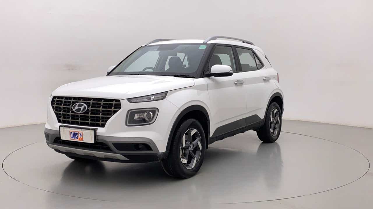 Front three-quarter of a Atlas White Hyundai Venue