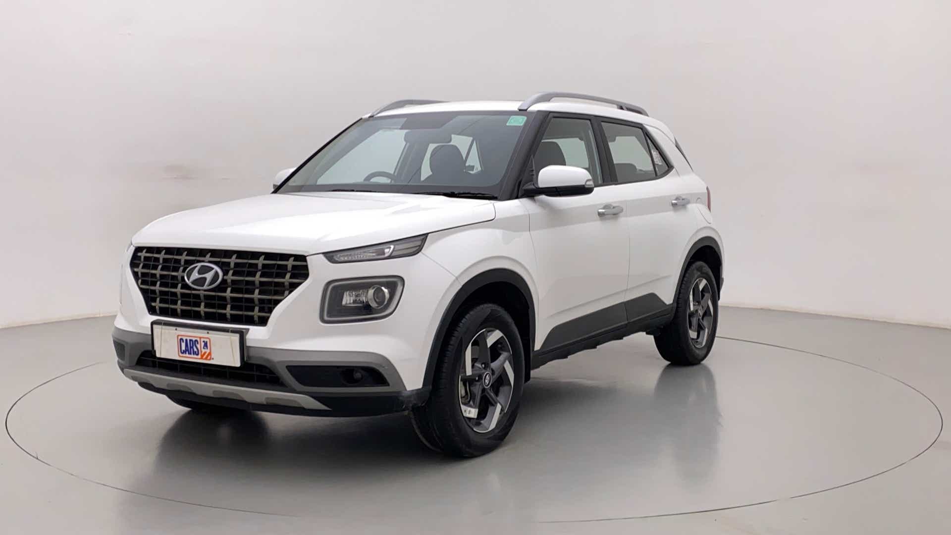 Front three-quarter of a Atlas White Hyundai Venue