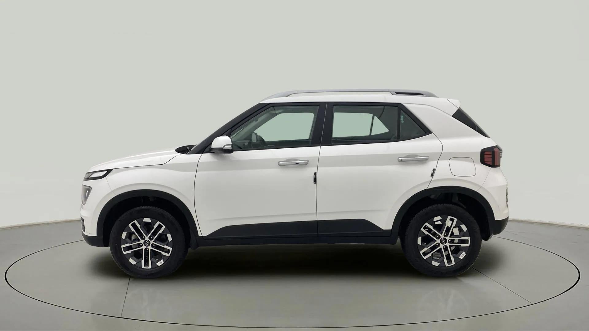 Side view of a Atlas White Hyundai Venue