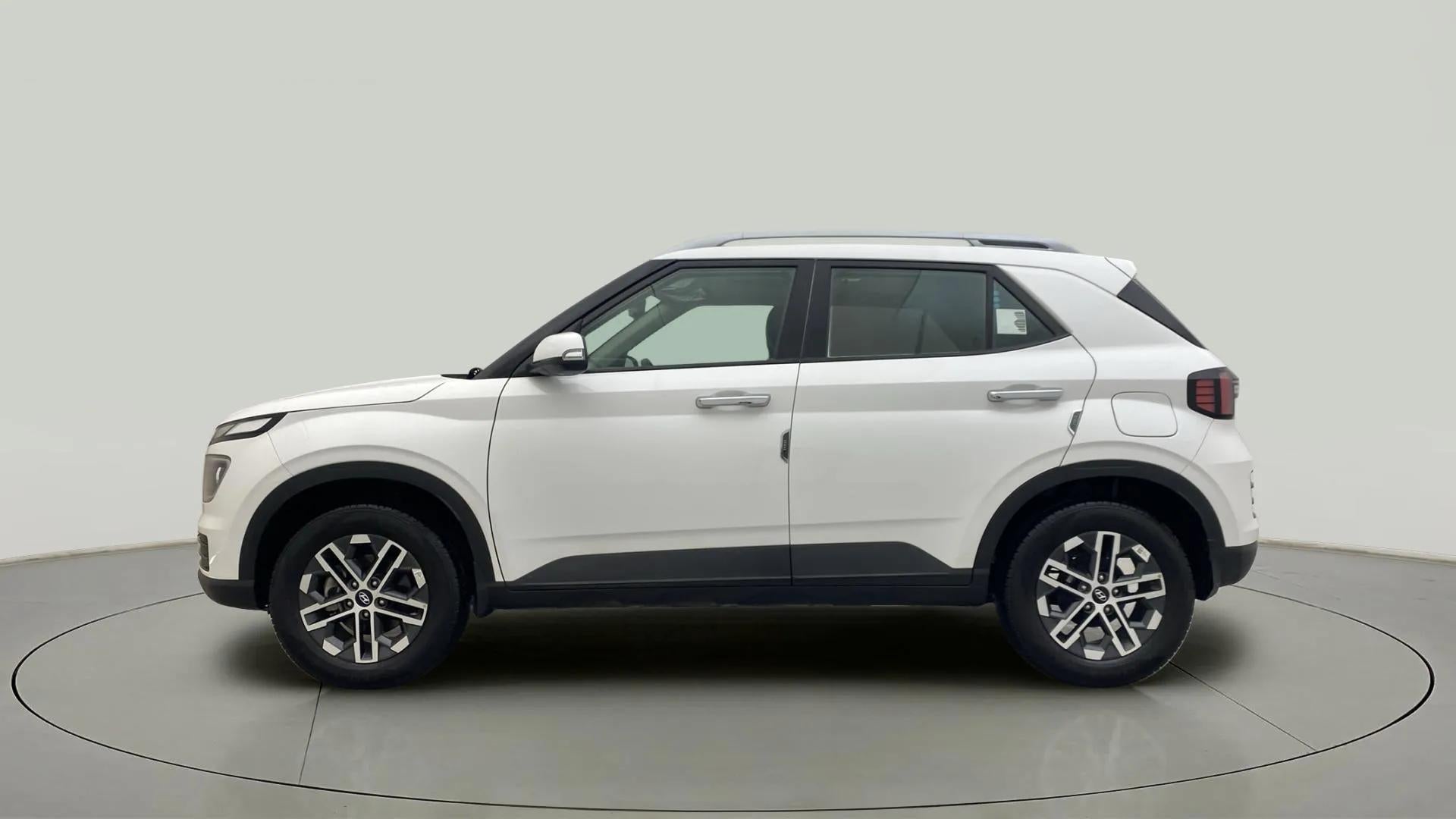 Side view of a Atlas White Hyundai Venue