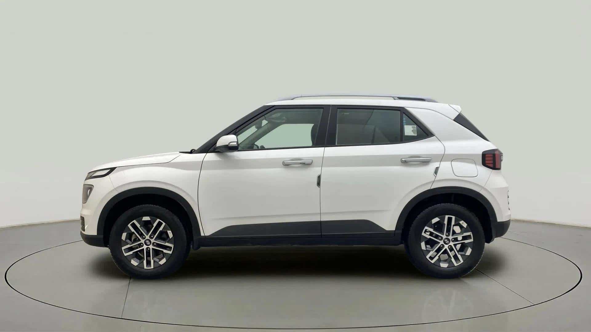 Side view of a Atlas White Hyundai Venue