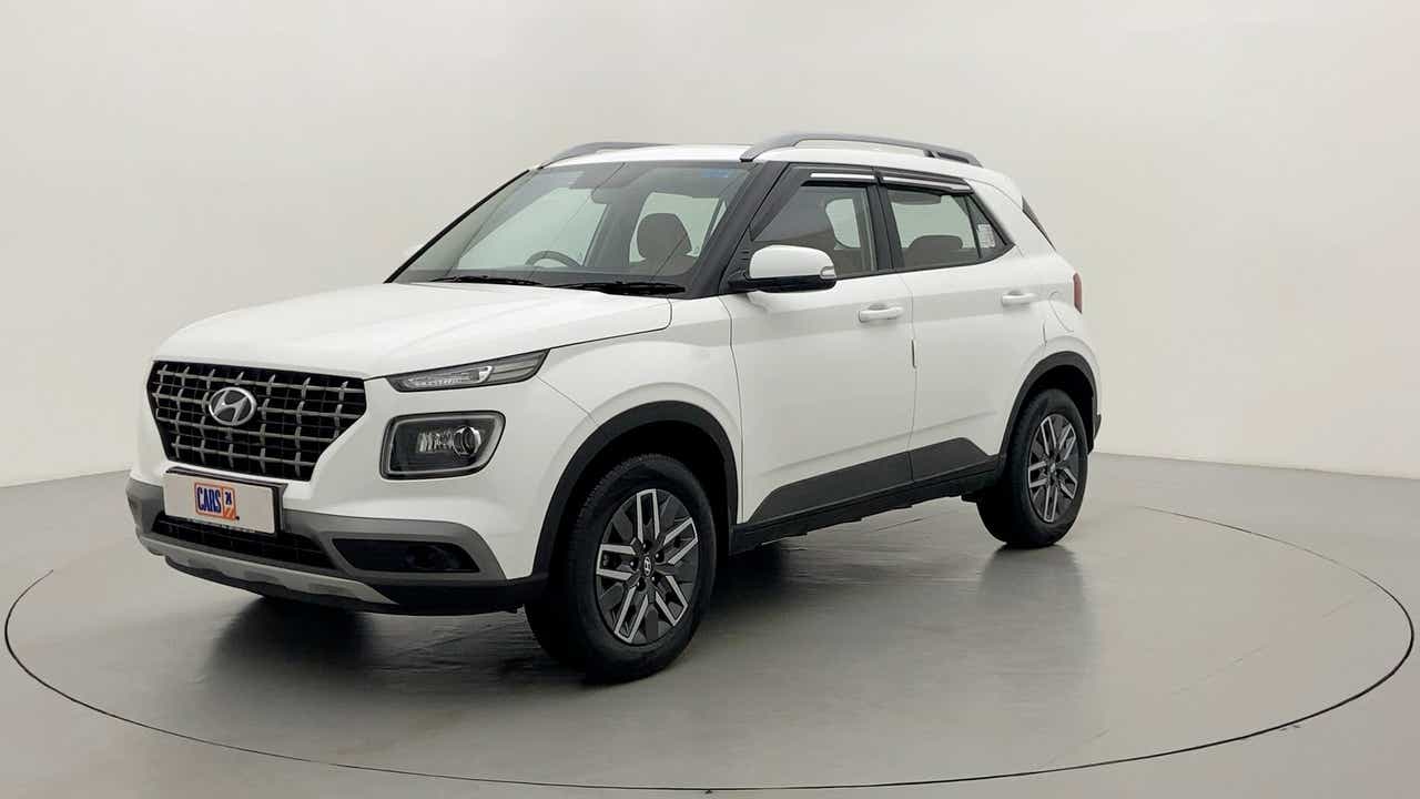 Front three-quarter of a Atlas White Hyundai Venue