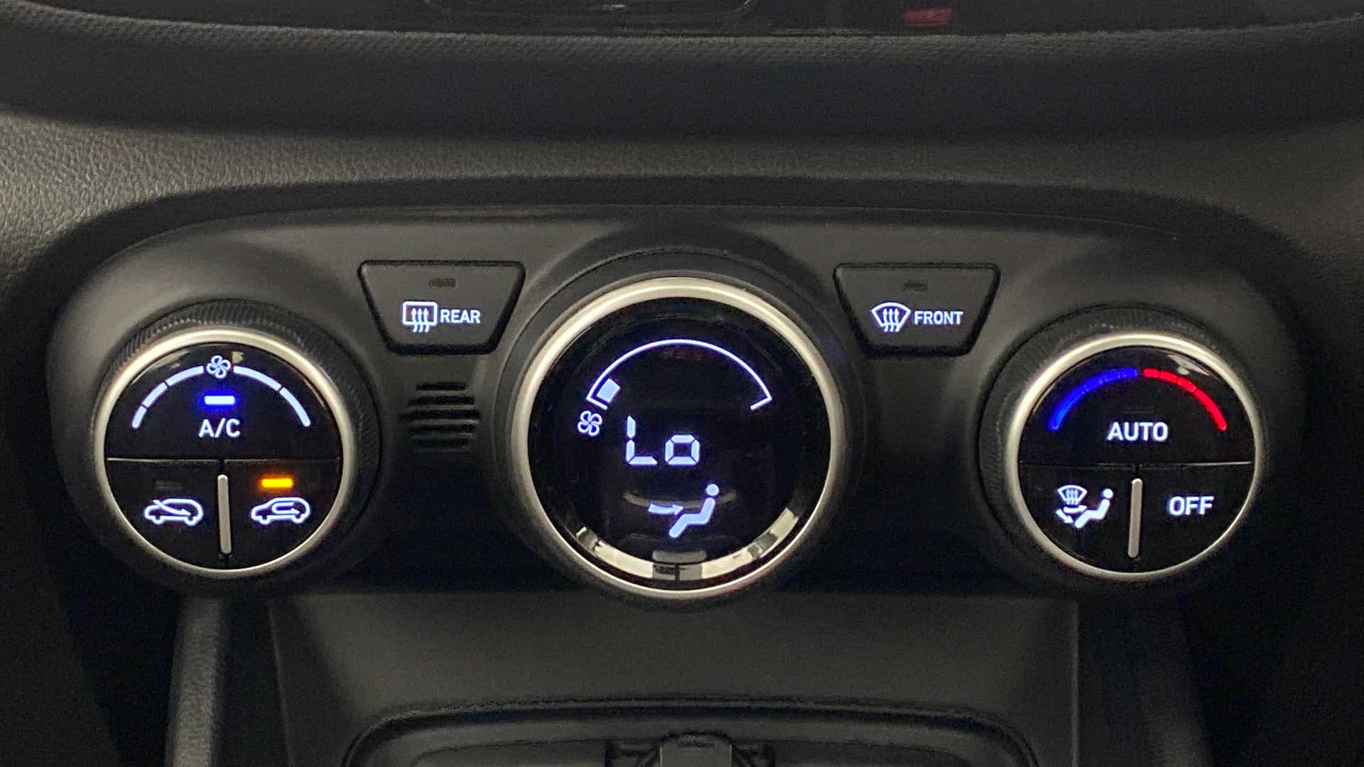 Air conditioning controls of a Hyundai Venue