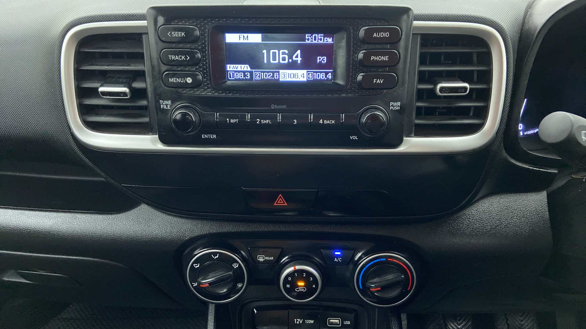 Dashboard centre console of a Hyundai Venue