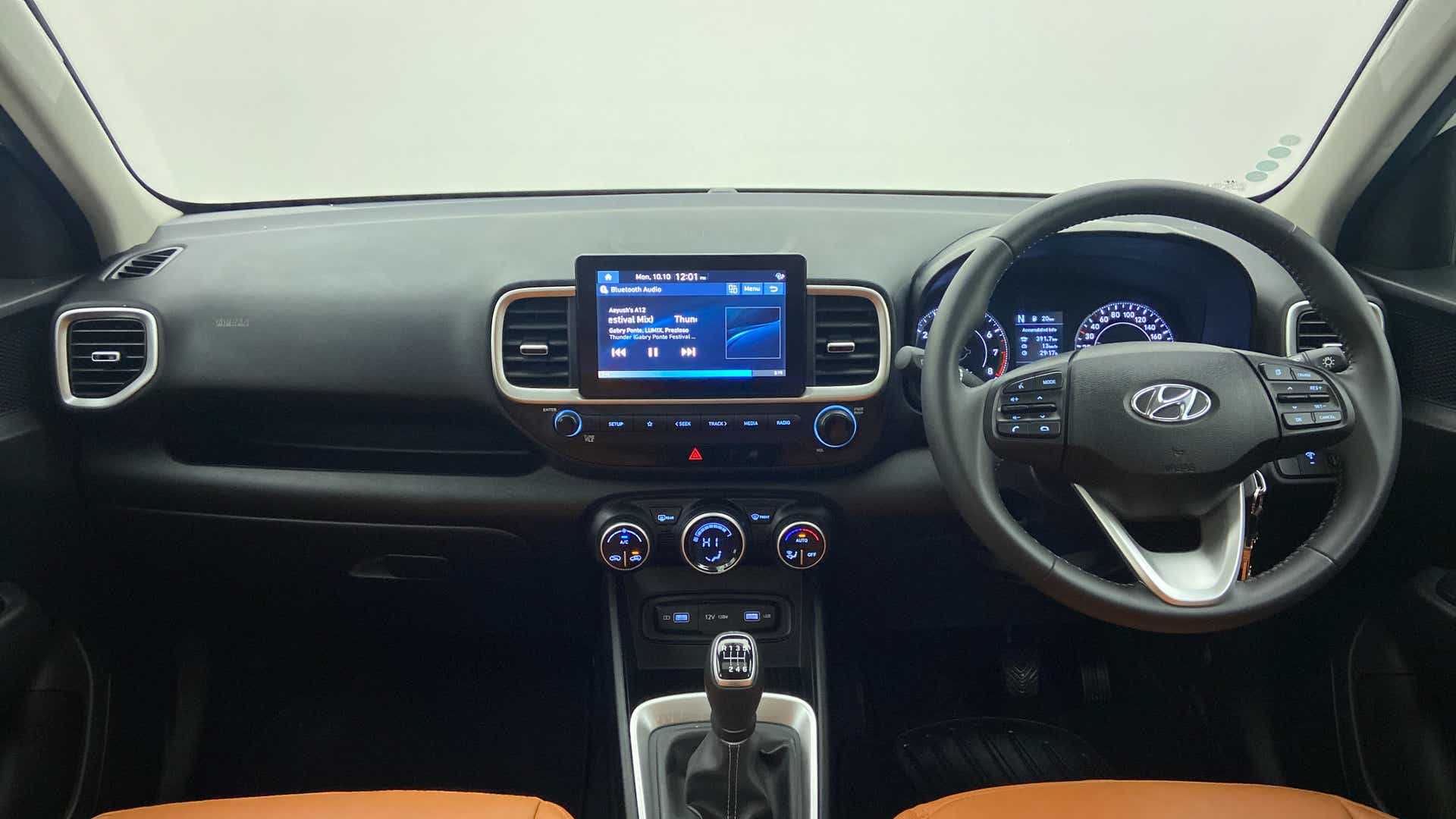 Dashboard and steering wheel of a Hyundai Venue