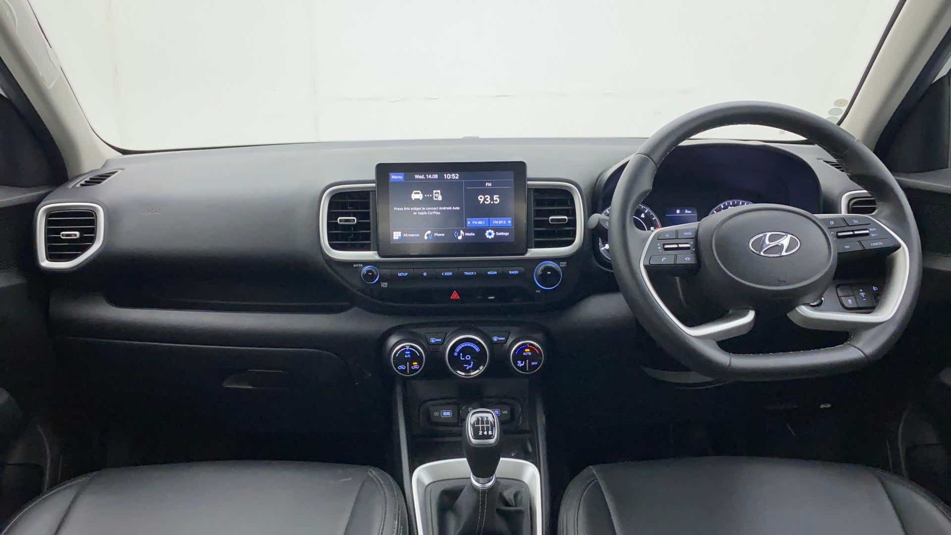 Dashboard and steering wheel of a Hyundai Venue