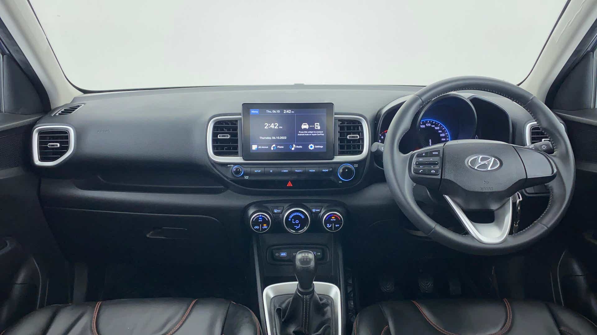 Dashboard and steering wheel of a Hyundai Venue
