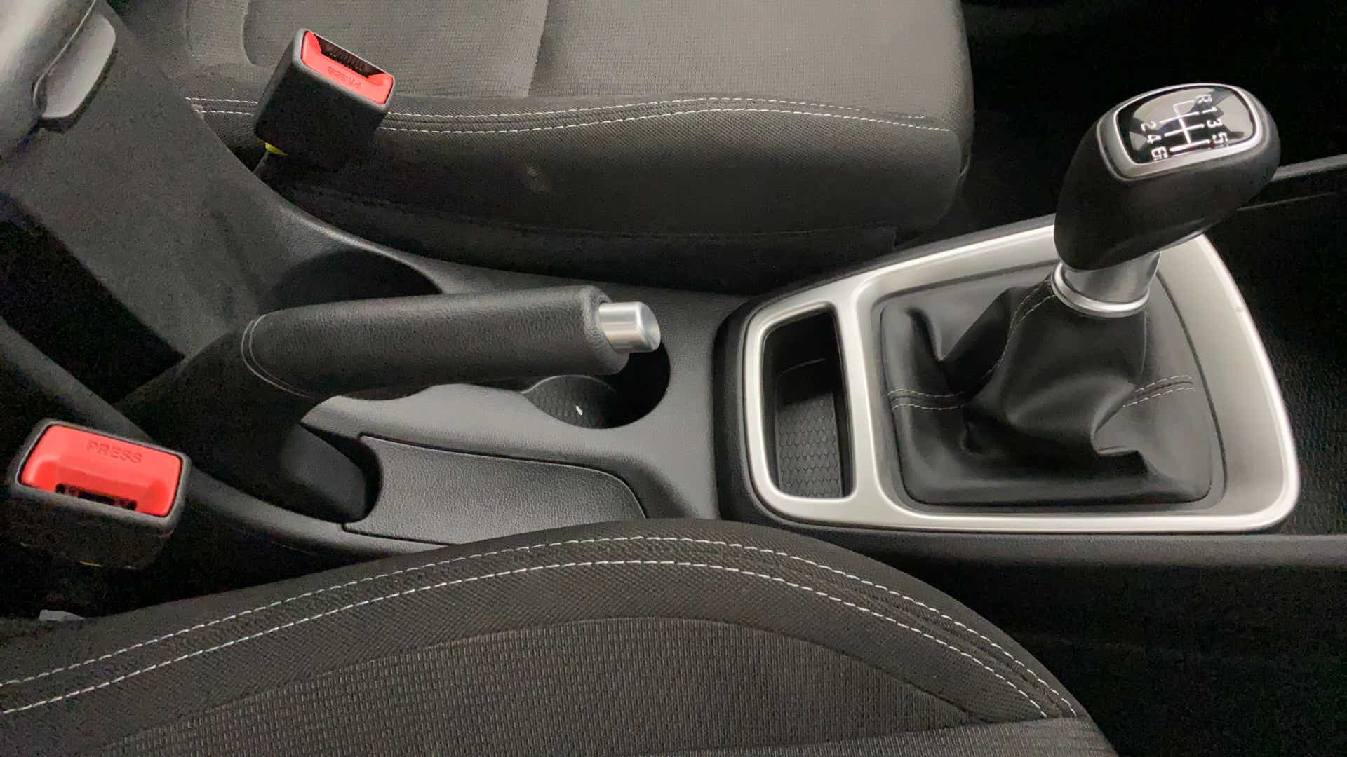 Gear lever and center console of a Hyundai Venue