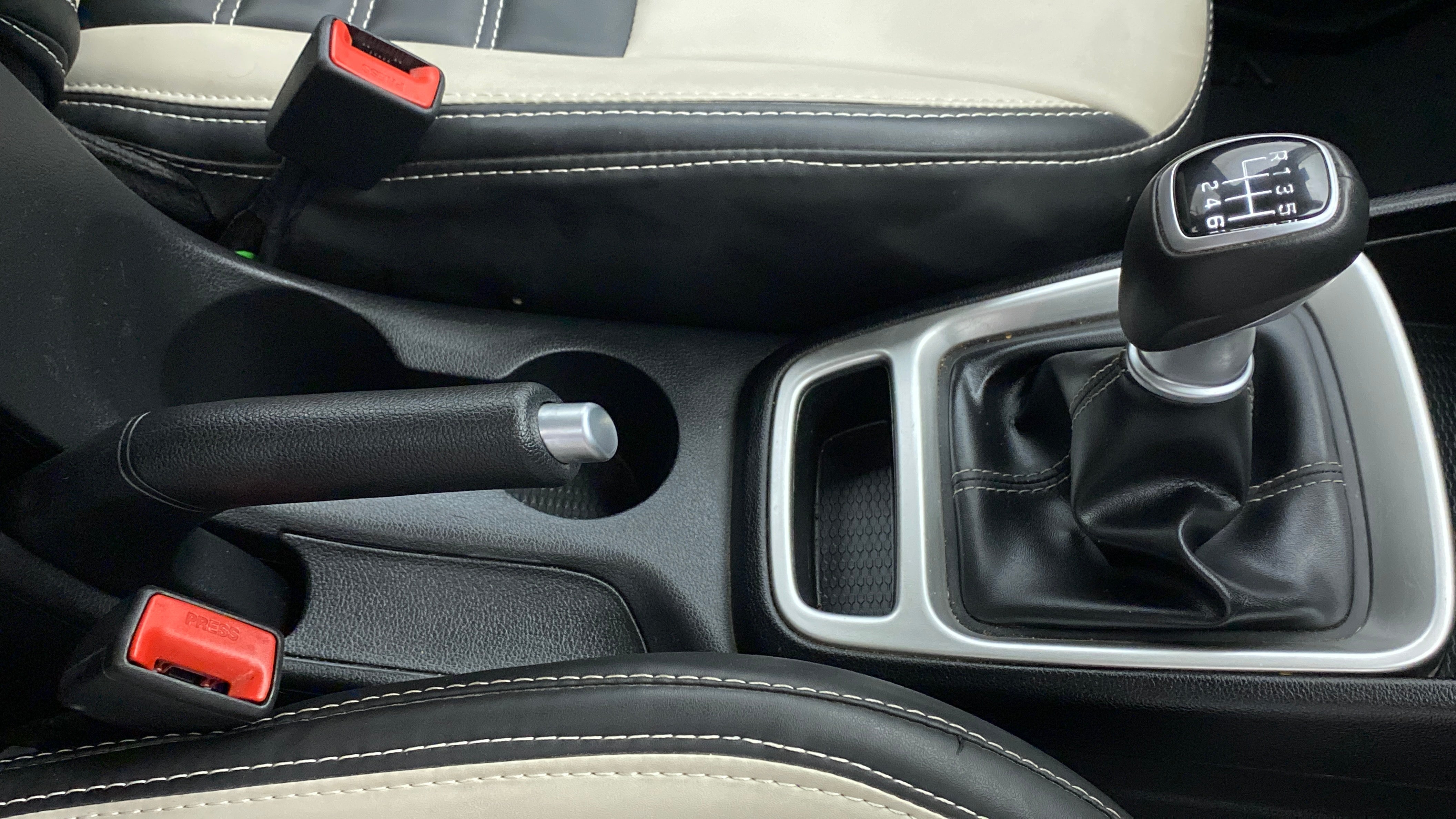 Gear shifter and handbrake area of a Hyundai Venue
