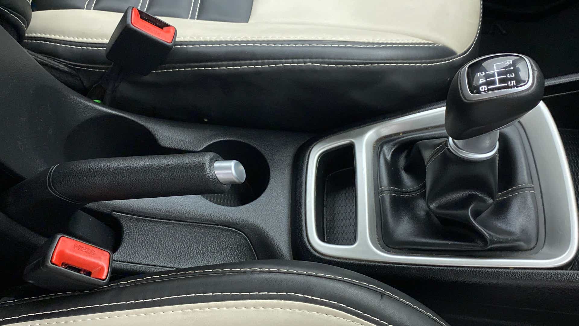 Gear shifter and handbrake area of a Hyundai Venue