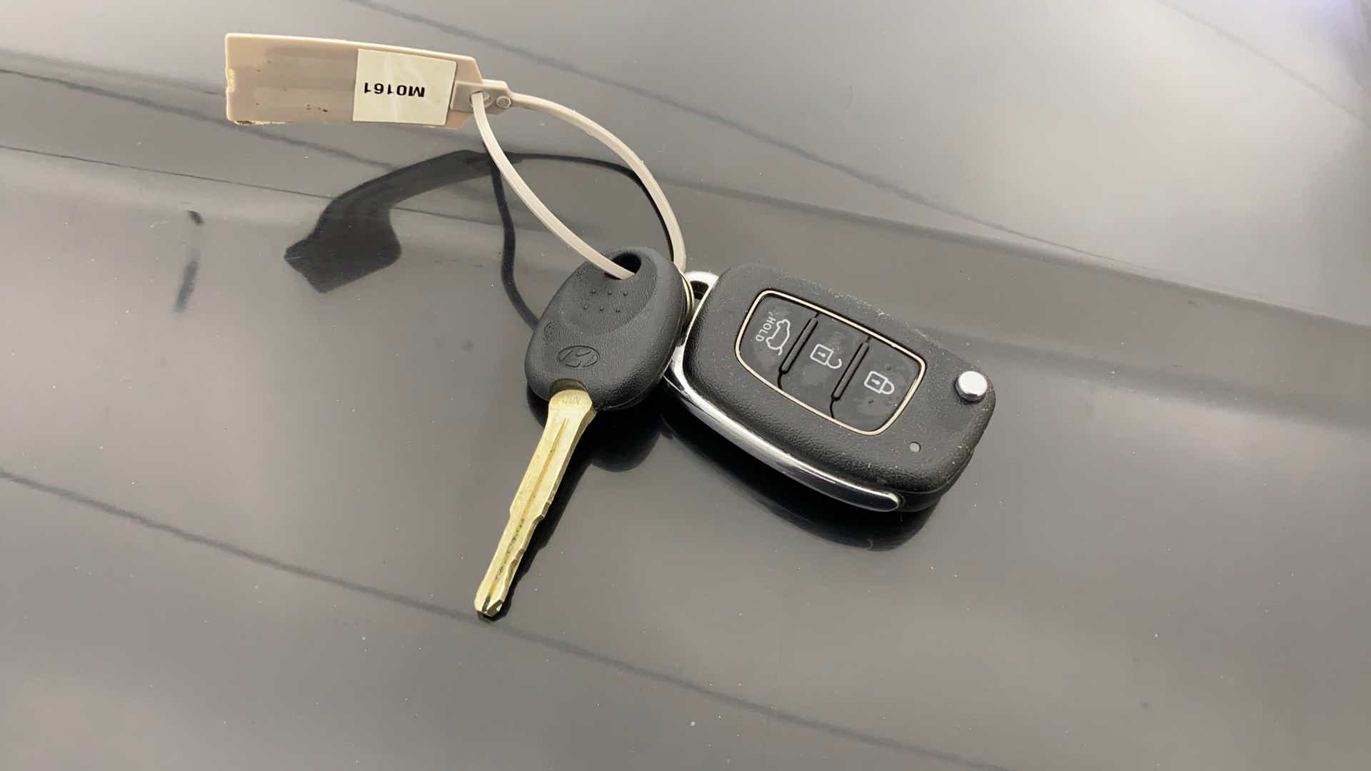 Car key and remote of a Hyundai Venue