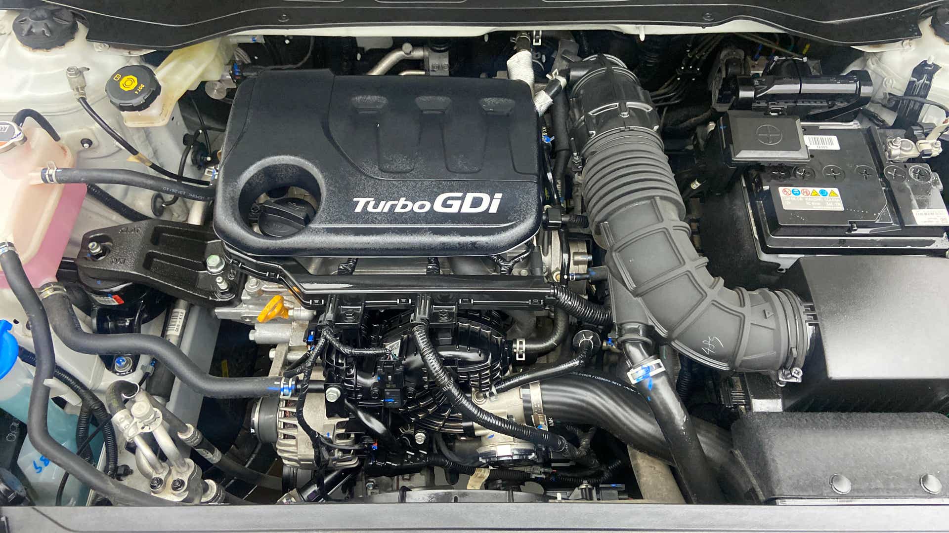 Engine bay of a Hyundai Venue