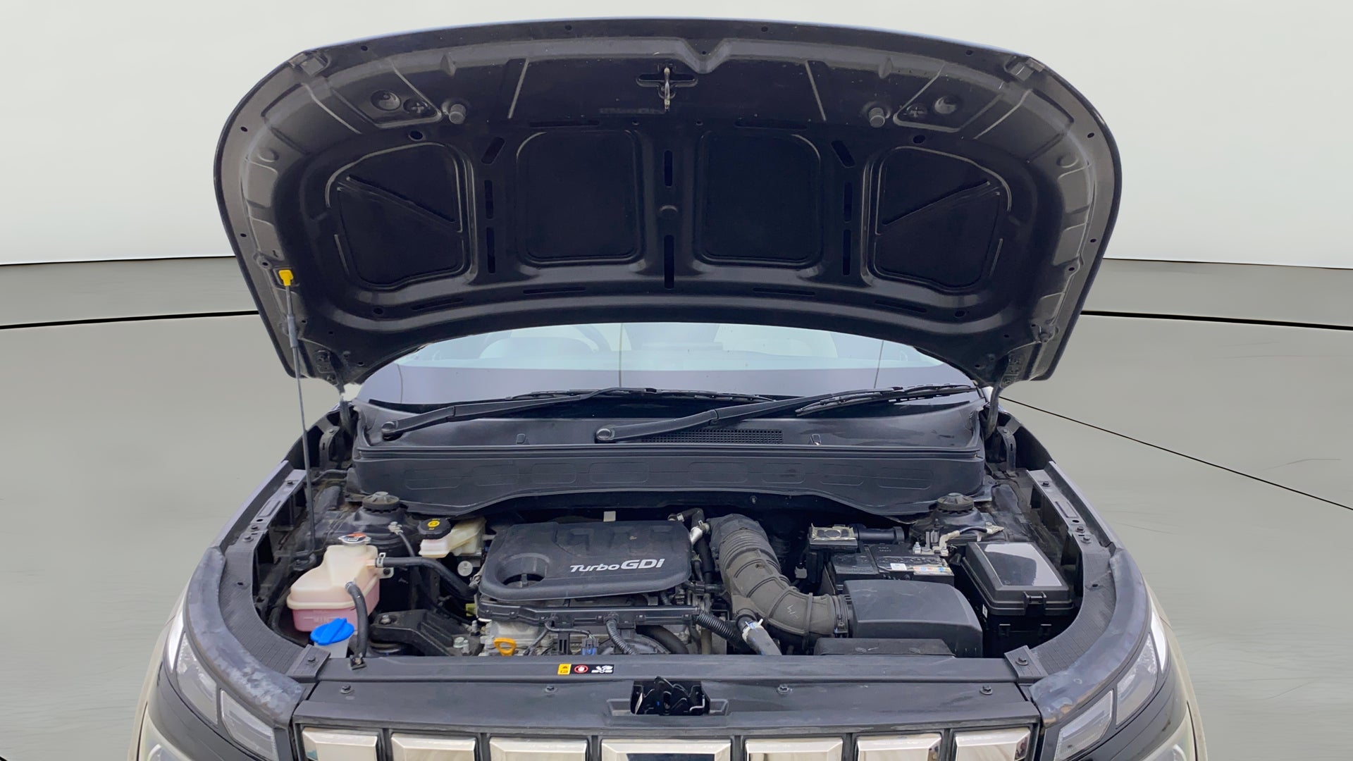 Engine bay of a Hyundai Venue