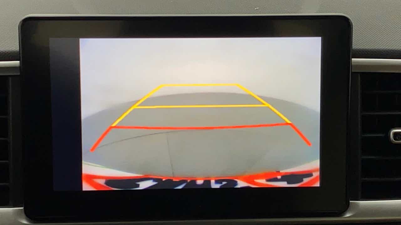Reverse camera display of a Hyundai Venue