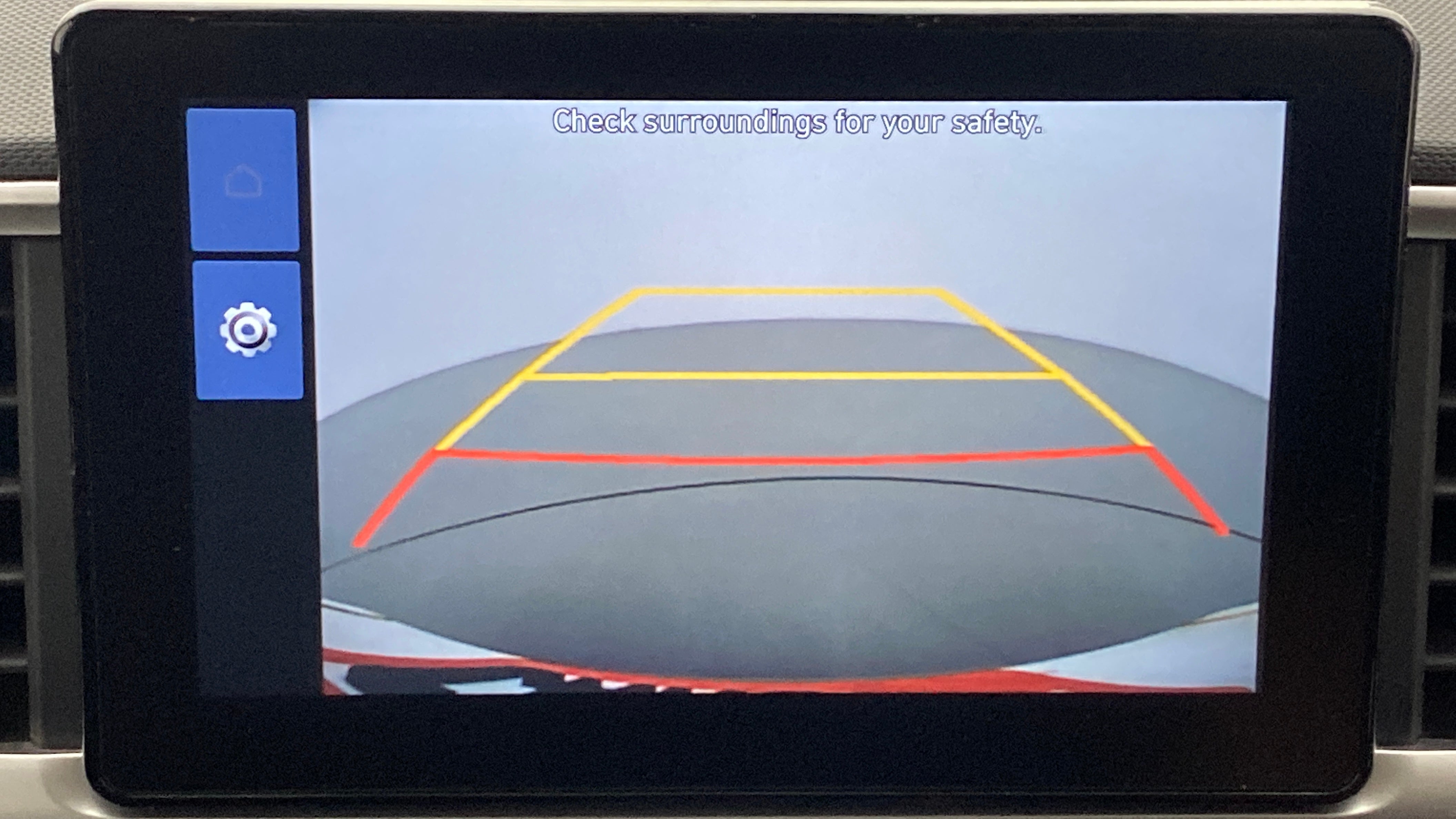 Reverse camera display of a Hyundai Venue