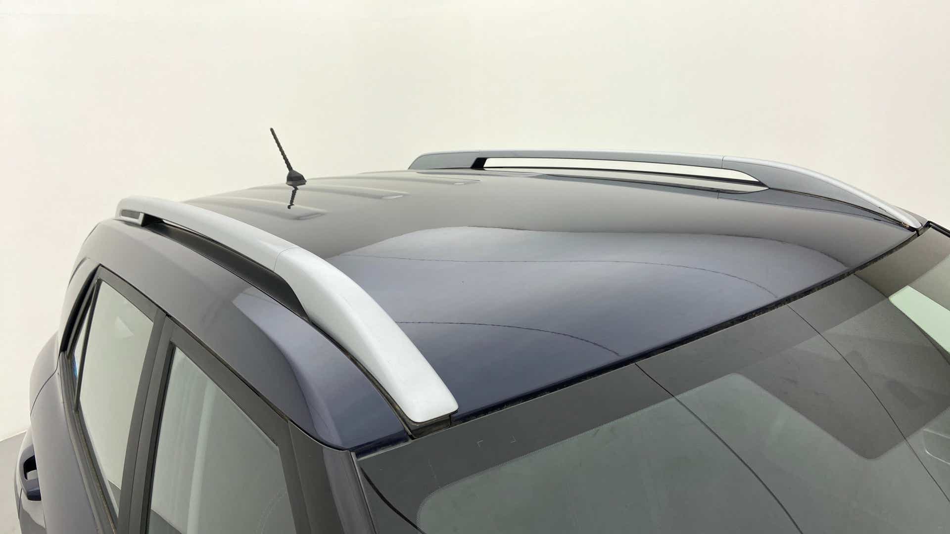 Roof rail close-up of a Hyundai Venue