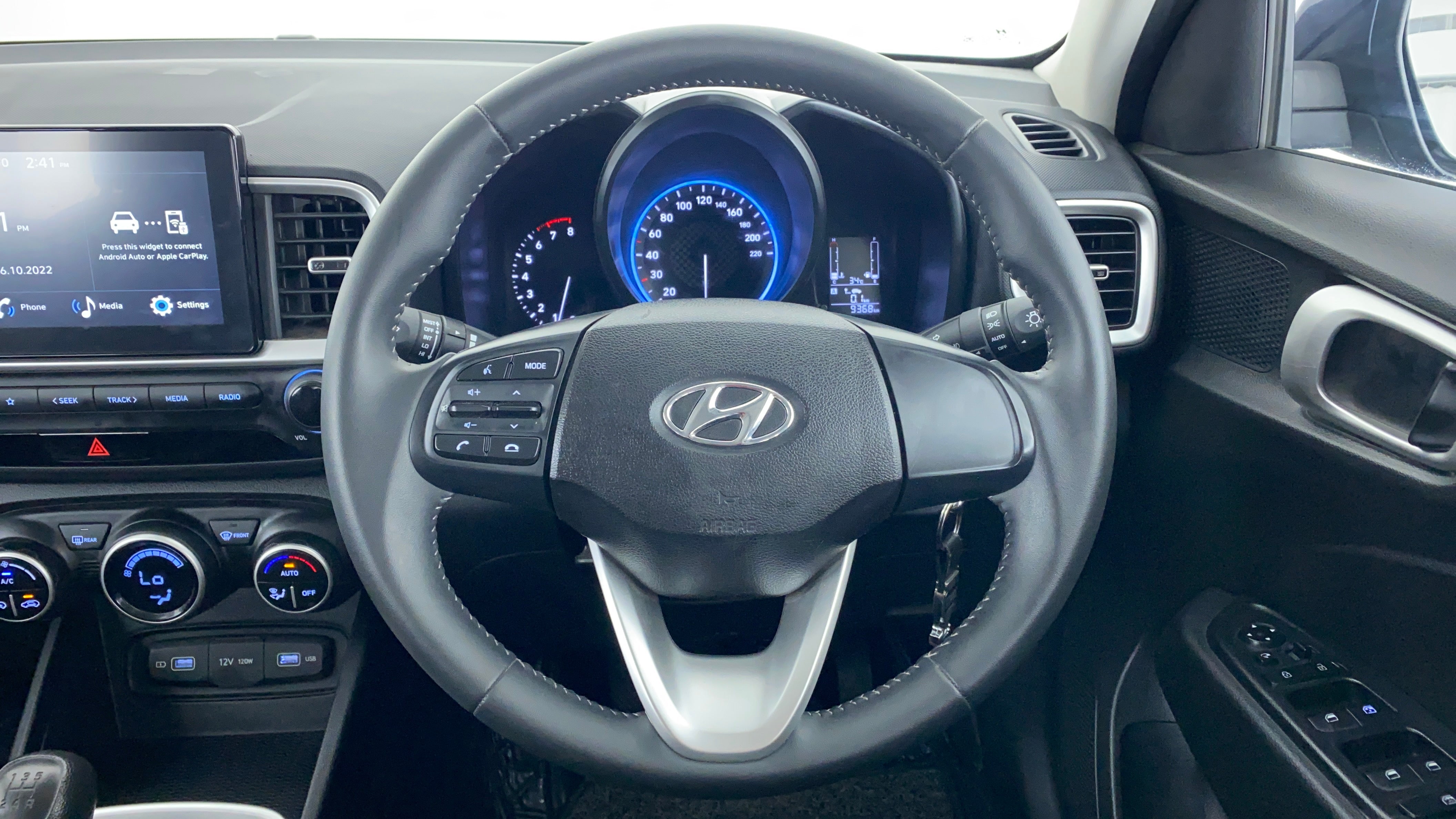 Steering wheel and dashboard of a Hyundai Venue interior