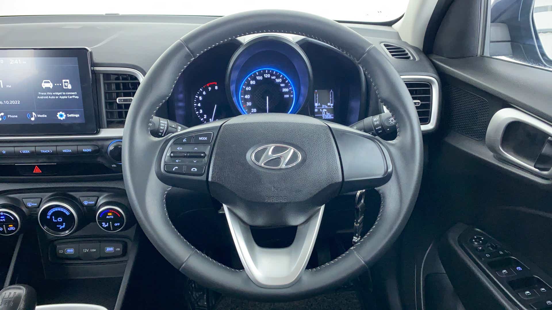 Steering wheel and dashboard of a Hyundai Venue interior