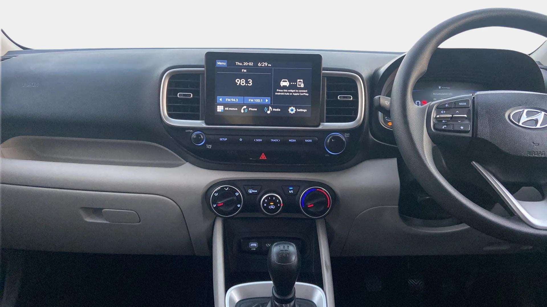 Dashboard and steering wheel of a Hyundai Venue