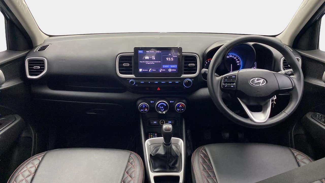 Dashboard and steering wheel of a Hyundai Venue
