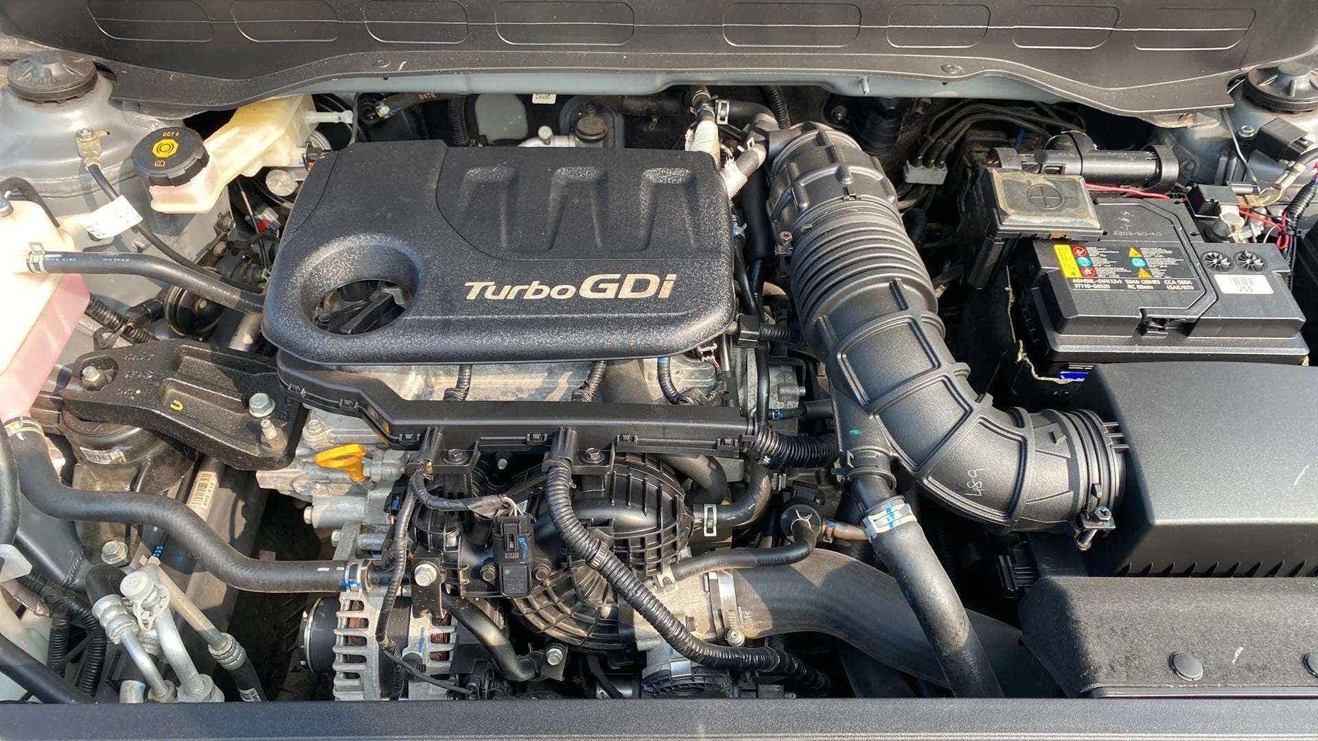 Engine bay of a Hyundai Venue