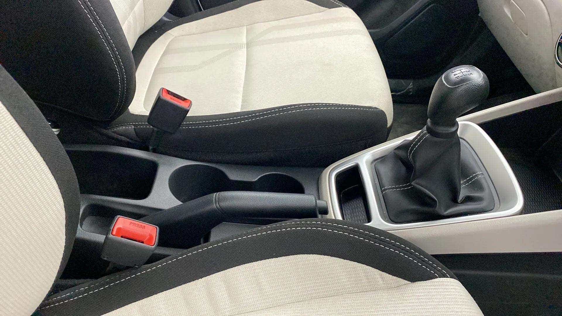 Gear lever and front seats of a Hyundai Venue interior