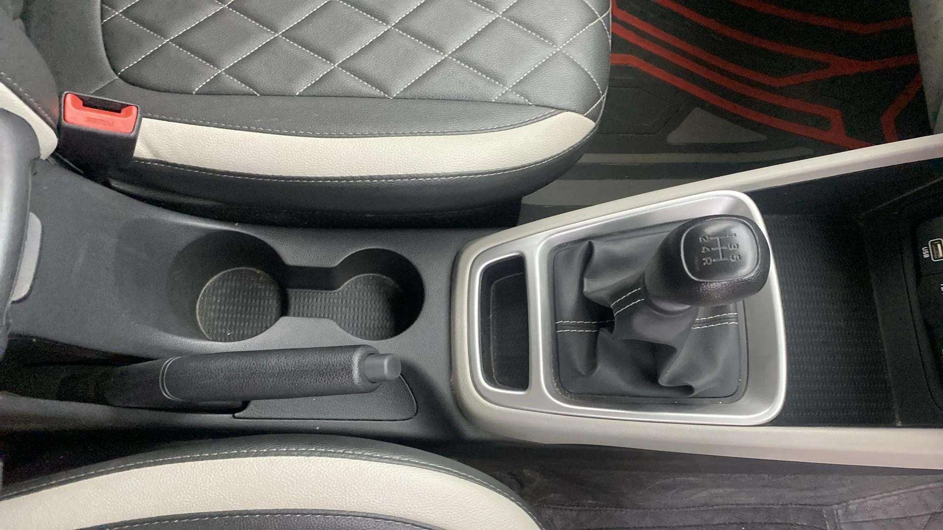 Center console and gear lever of a Hyundai Venue
