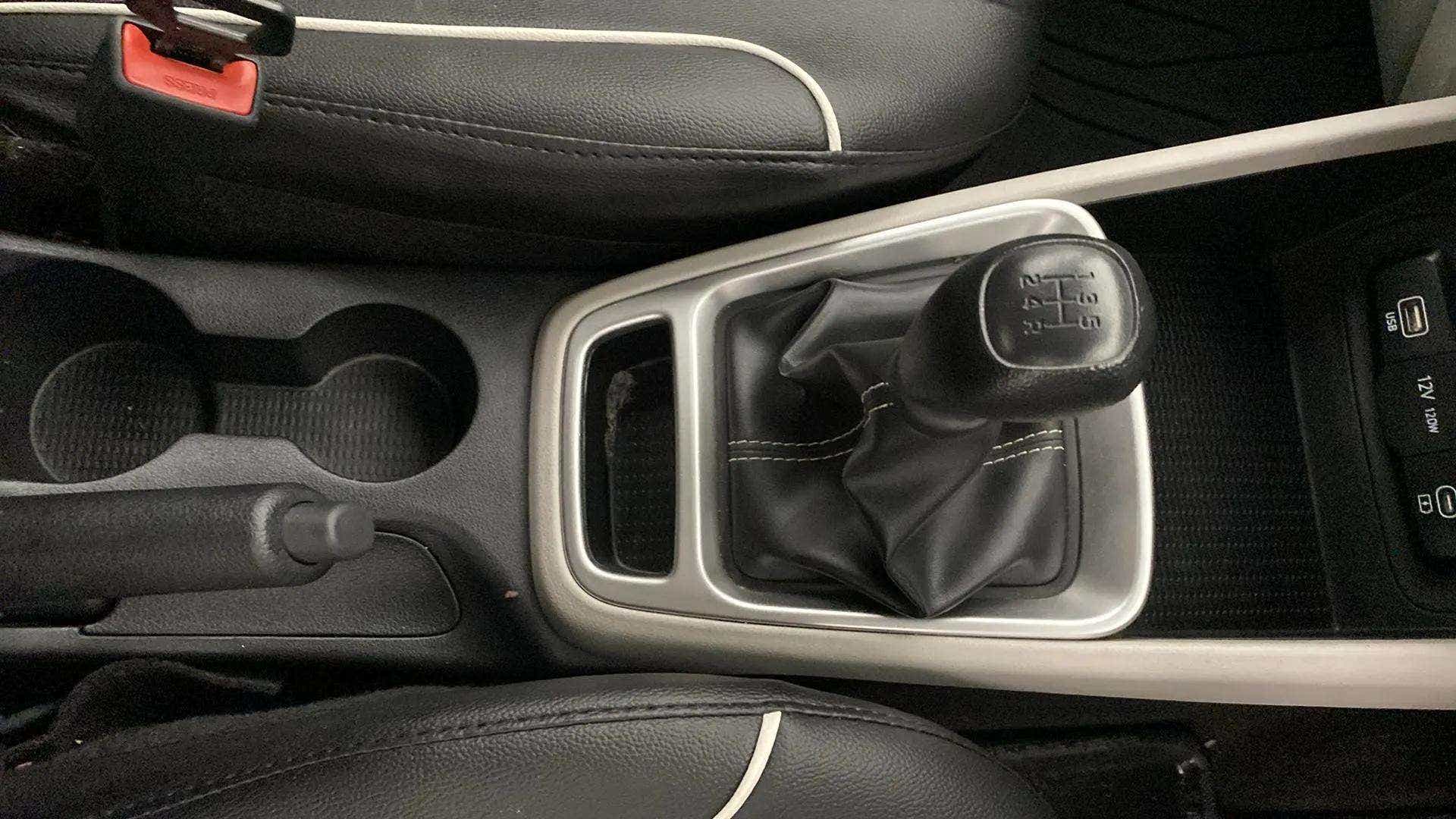 Gear lever and center console of a Hyundai Venue